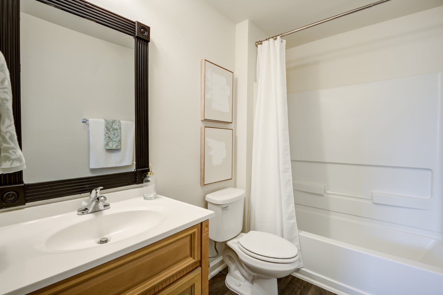 mustang village apartments near midwestern state university private bathroom